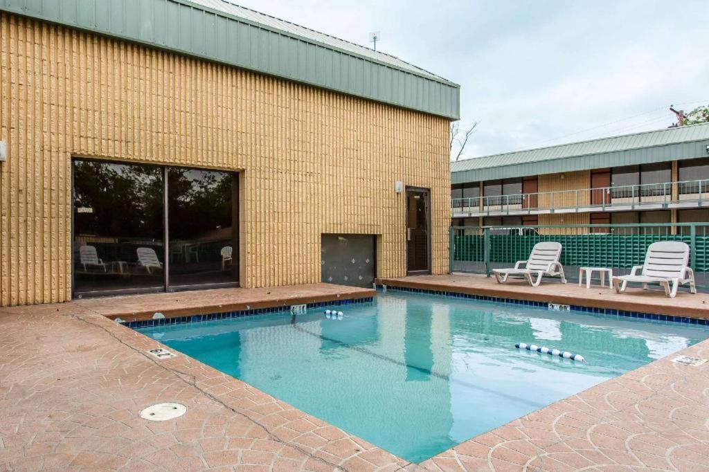 Rodeway Inn Lawton Exterior foto